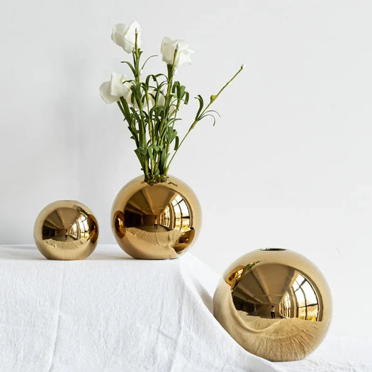 Vaso Decorativo de Cerâmica Dorée Esférico Banhado a Ouro